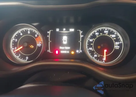 2018 Jeep Cherokee Latitude Fwd z USA, uszkodzony, nr VIN 1C4PJLCB8JD596446